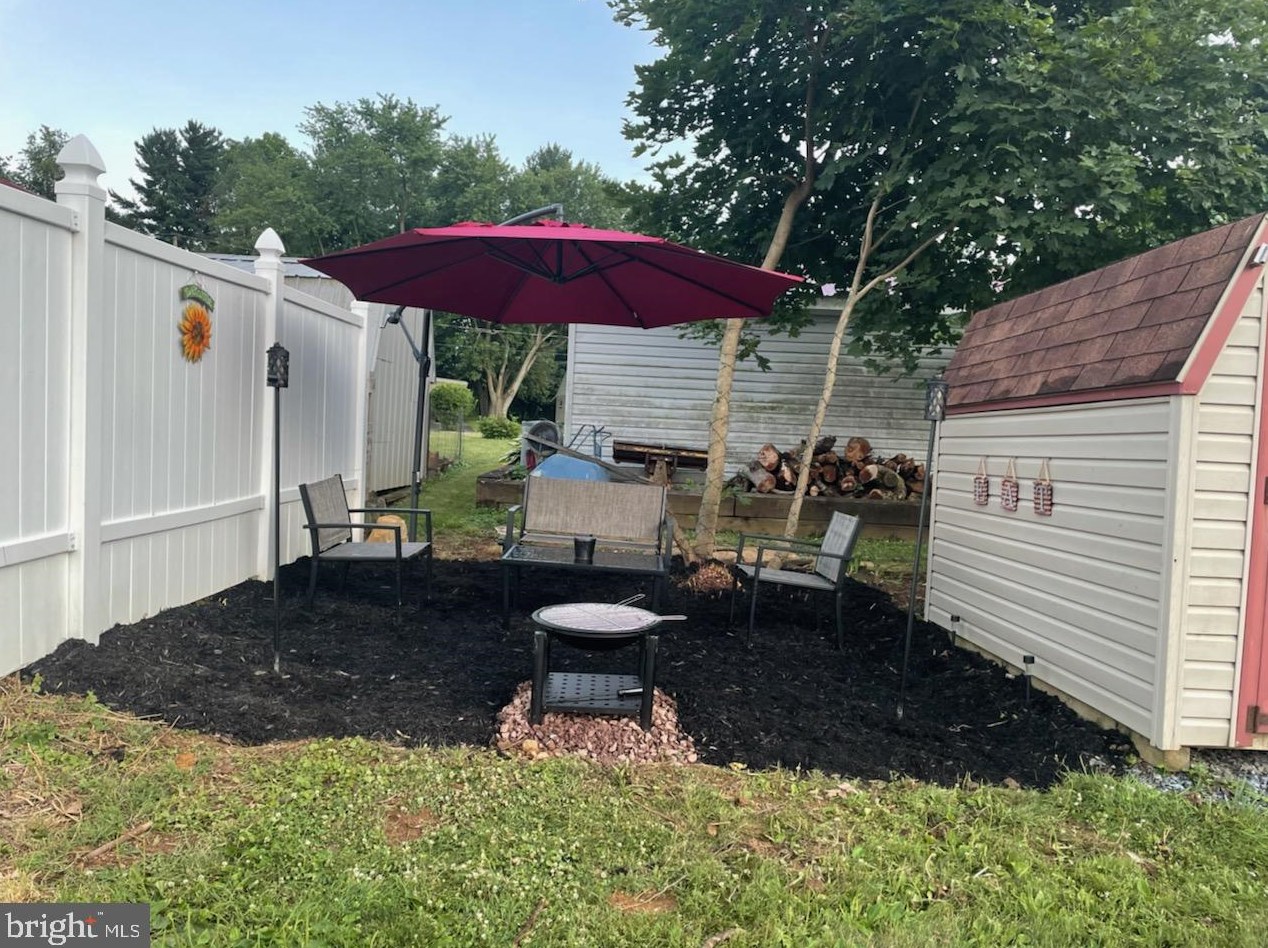 2560 Valley Rd, East Petersburg, PA 17520-1261