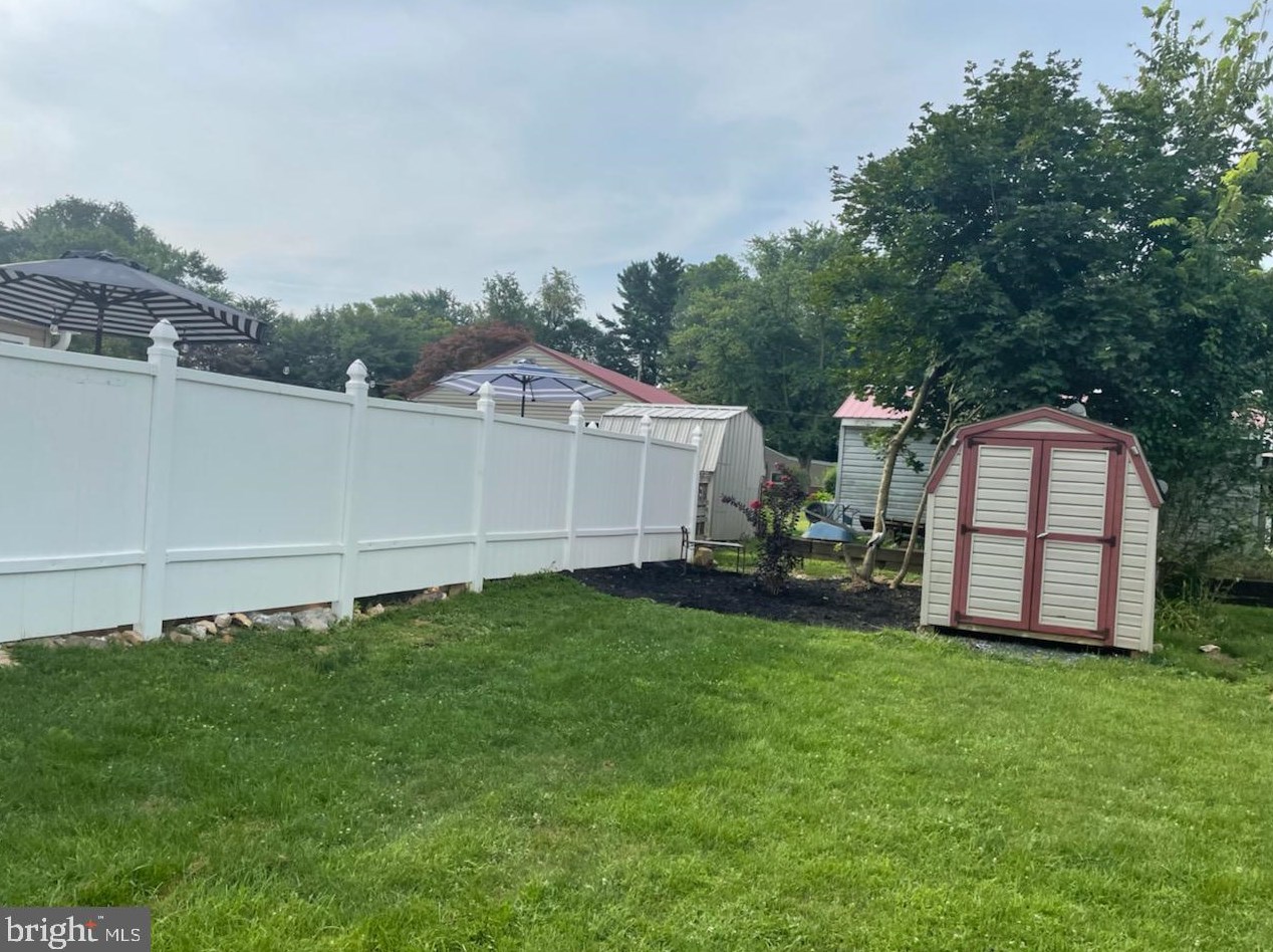 2560 Valley Rd, East Petersburg PA  17520-1261 exterior