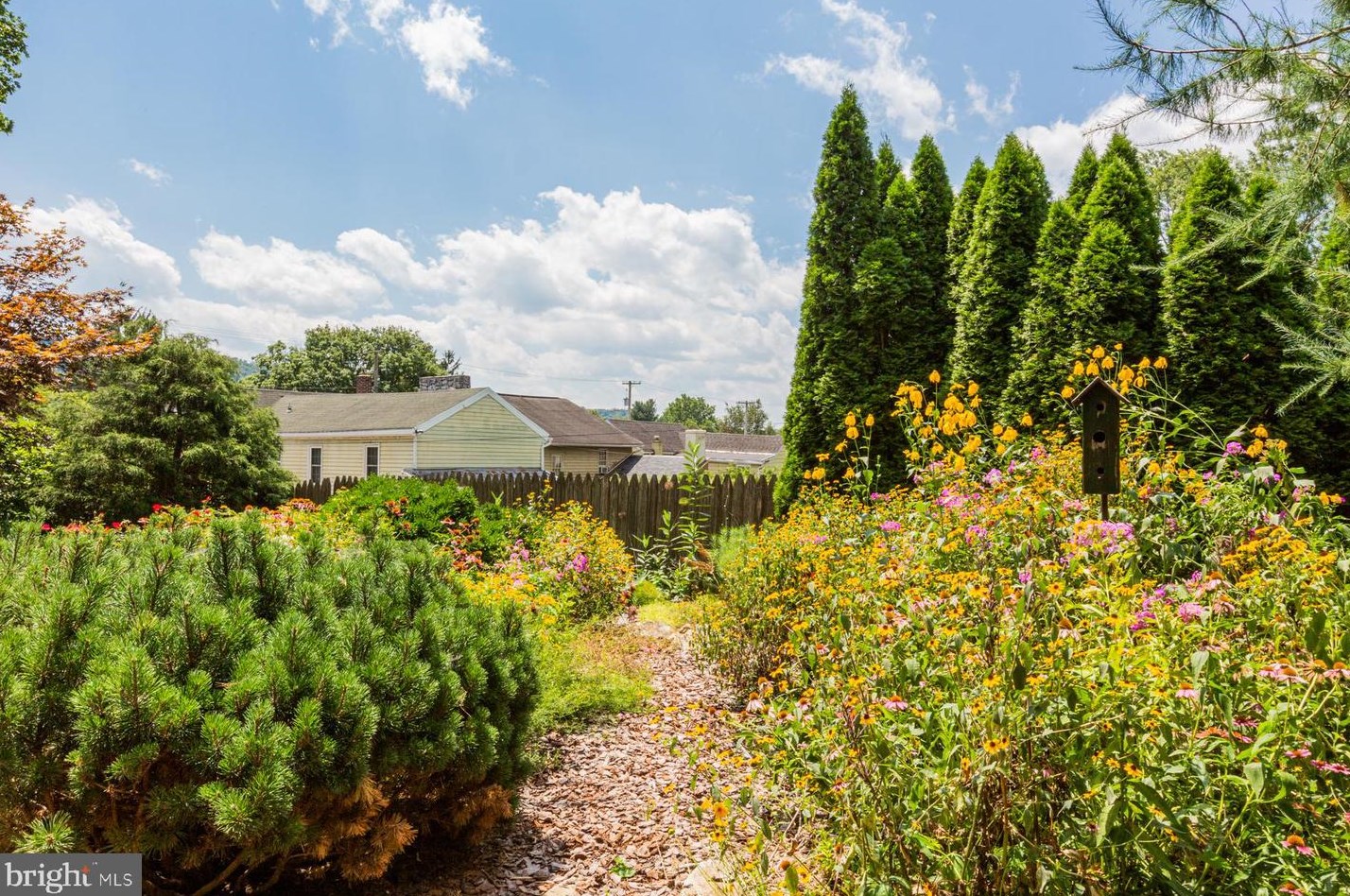 466 Market St, Marietta PA 17547-1608 exterior