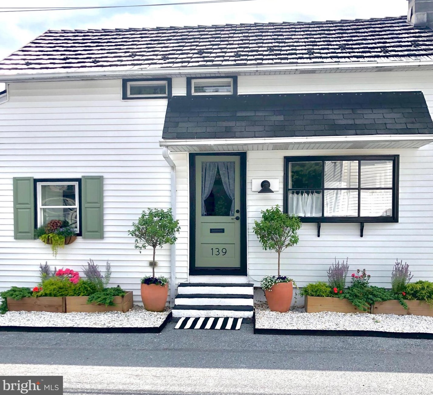 139 Chestnut St, Old Line, PA 17545-2429