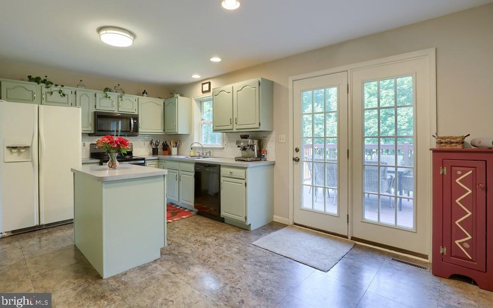 13 Apache Ln, Willow PA  17584-9756 exterior