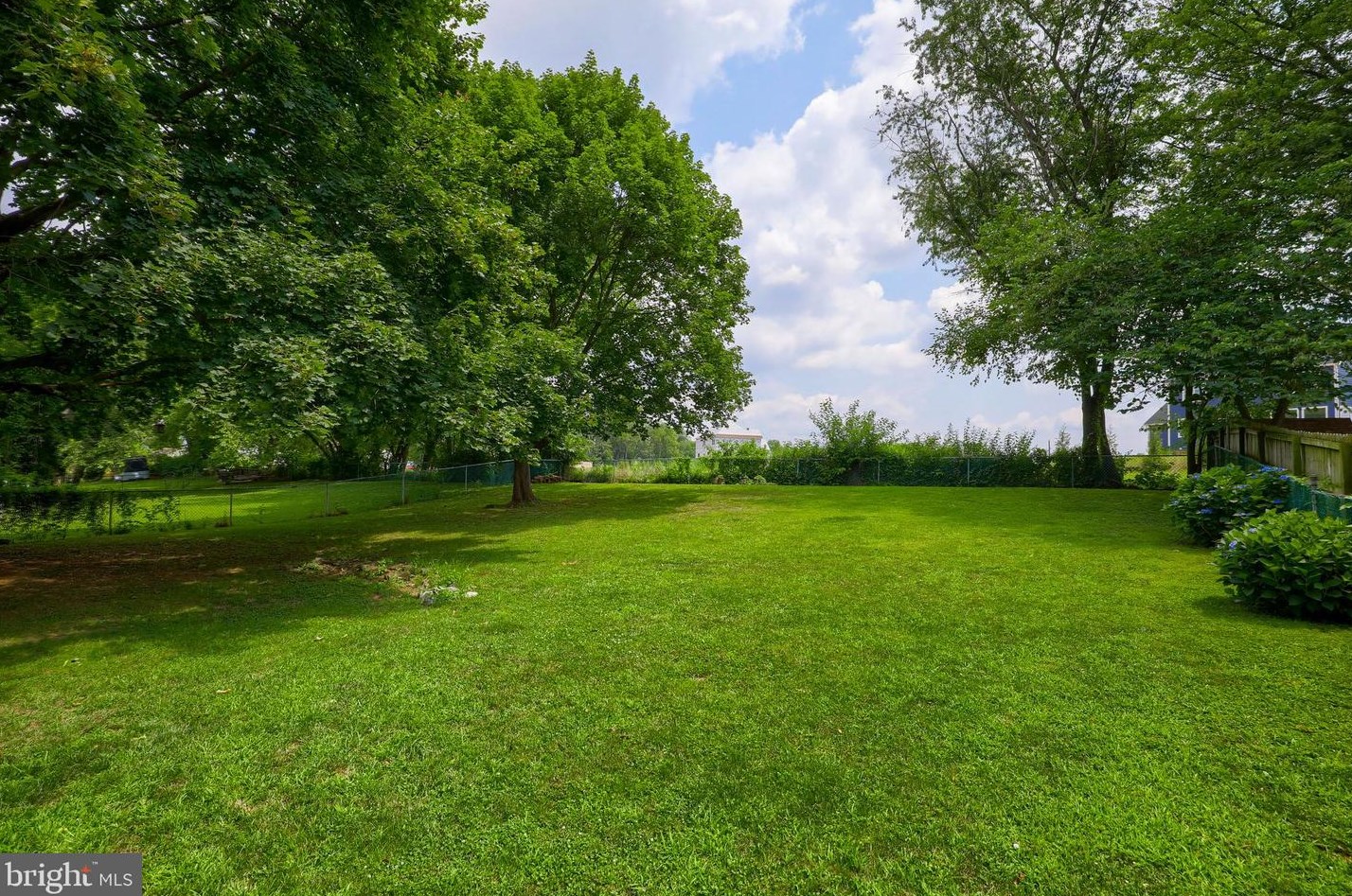 5855 Clarkson Dr, East Petersburg, PA 17520-1402