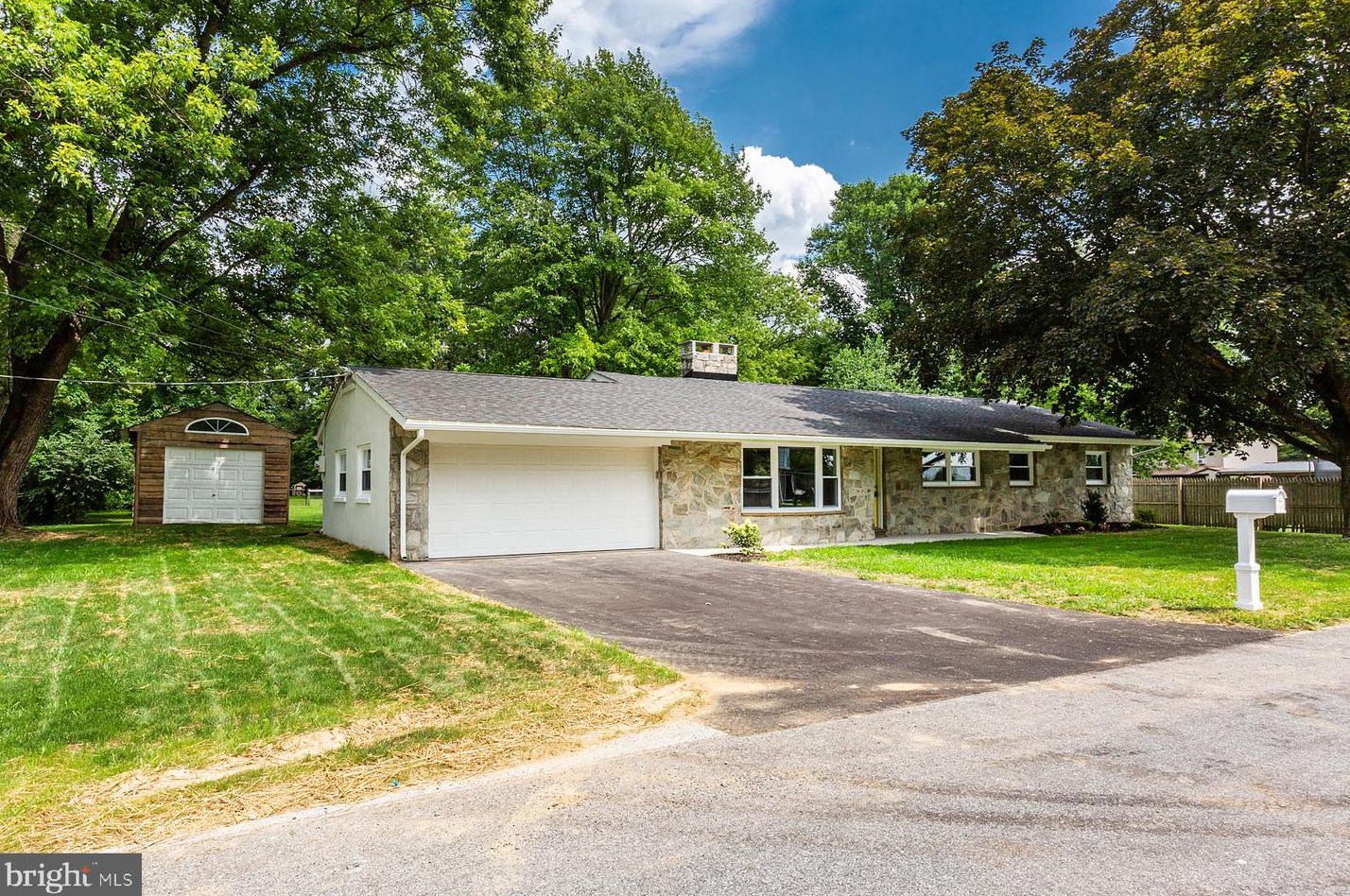 851 Longview Ln, Gap, PA 17527