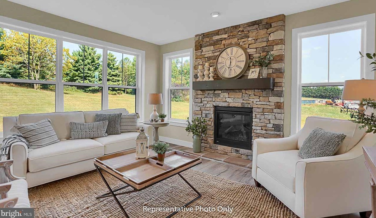30 Lee Dr, Schoeneck, PA 17578