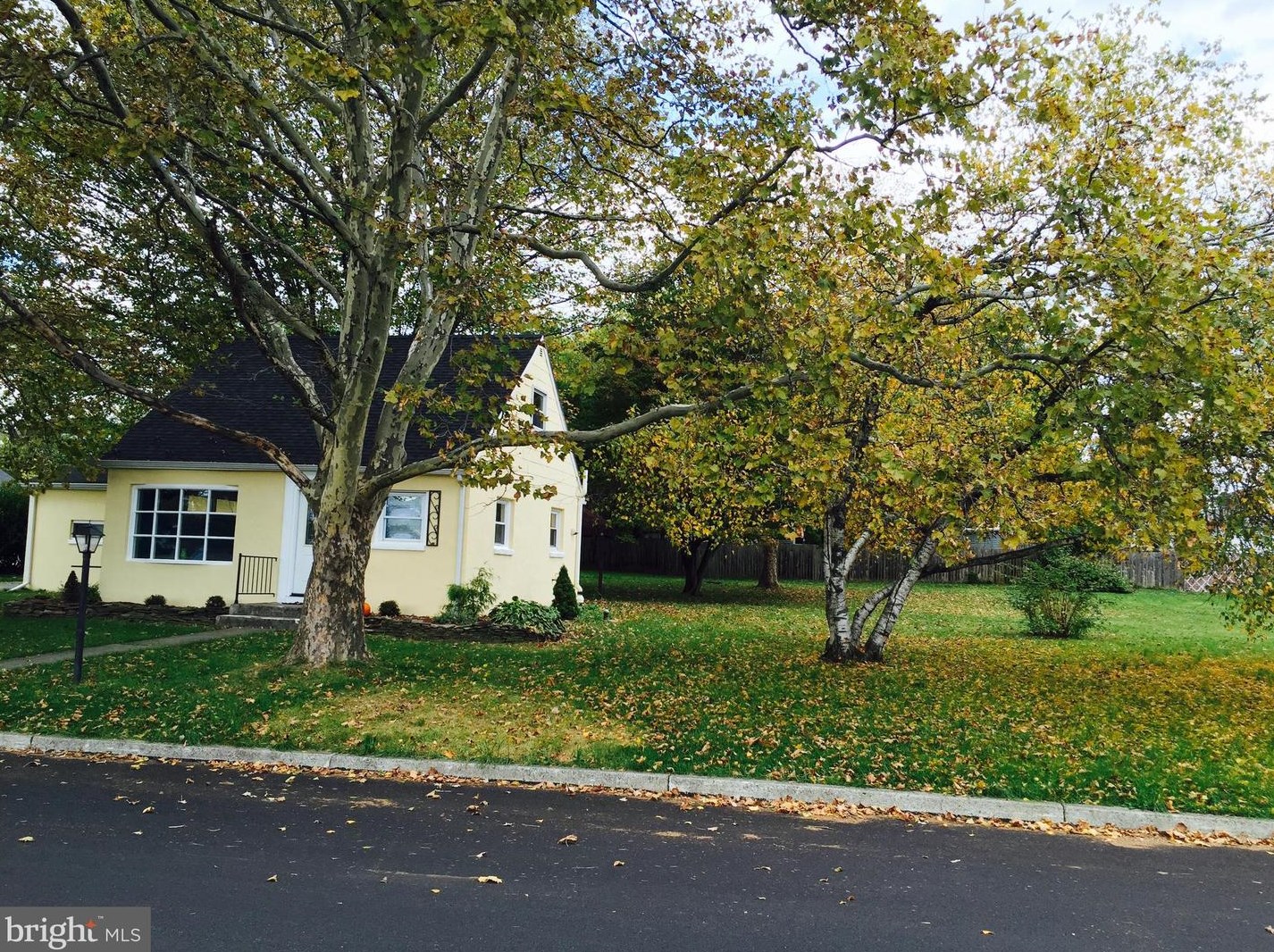 2335 Woodlawn St, Allentown, PA 18109-1758