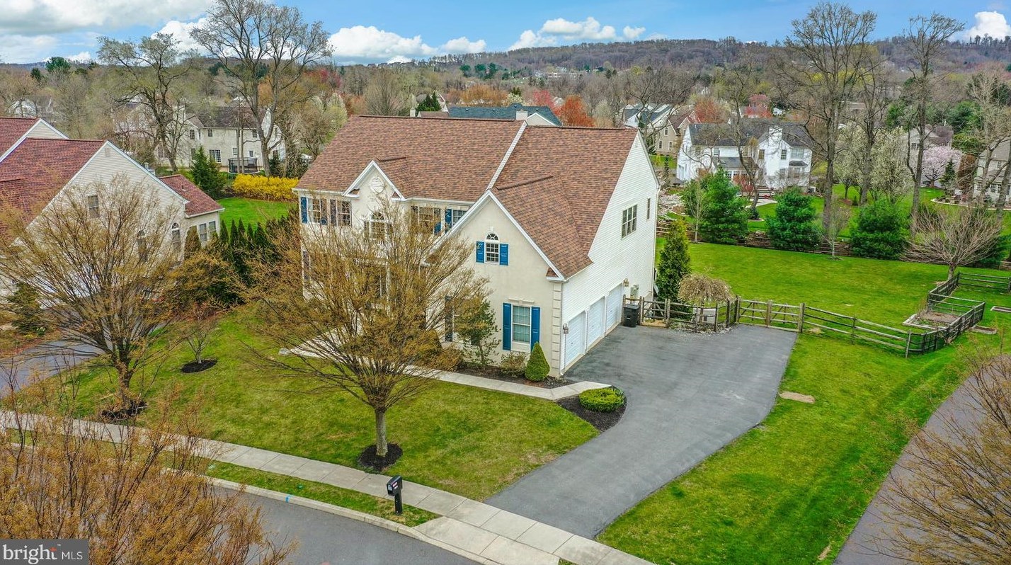 3554 Sunnyside Rd, Center Valley, PA 18034-8102