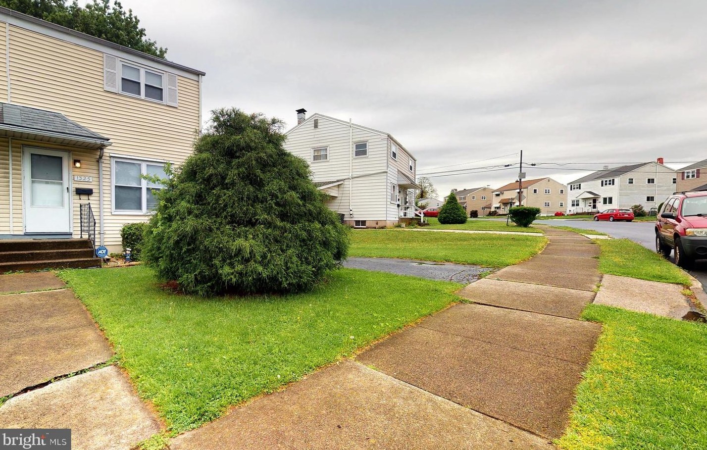 1325 Greenview Dr, Bethlehem, PA 18018-1722