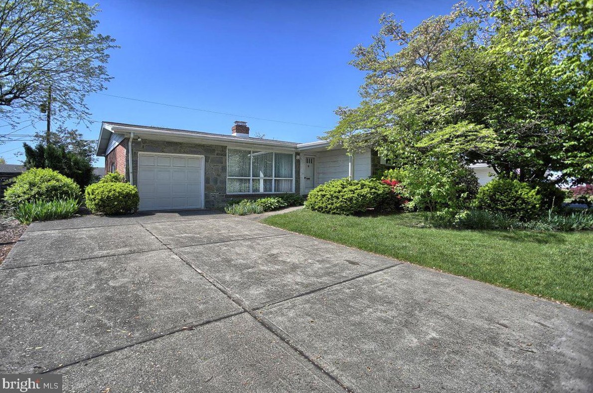 1237 Eaton Ave, Bethlehem, PA 18018-1805