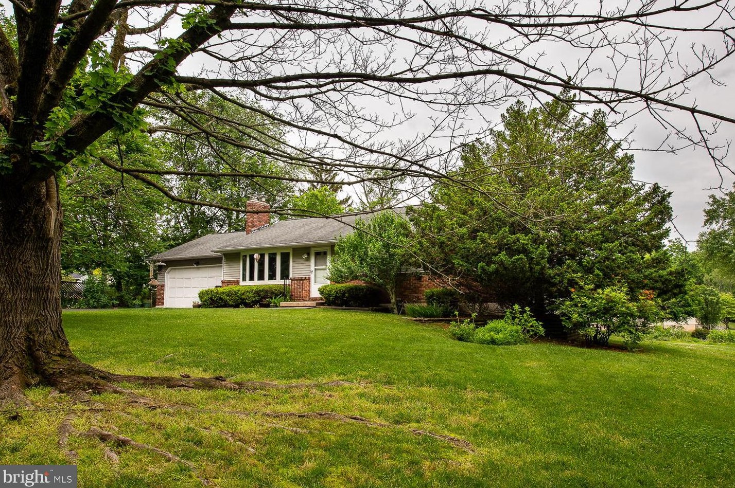 4385 Spring Dr, Center Valley, PA 18034-9764