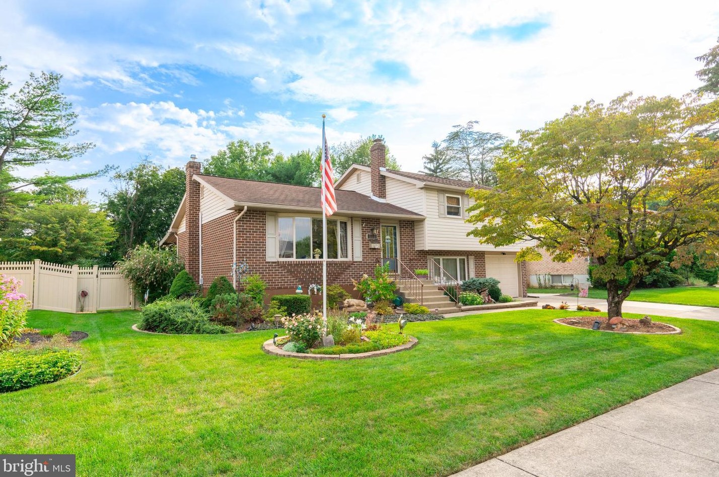 1987 Kingsley Dr, Bethlehem, PA 18018-1522