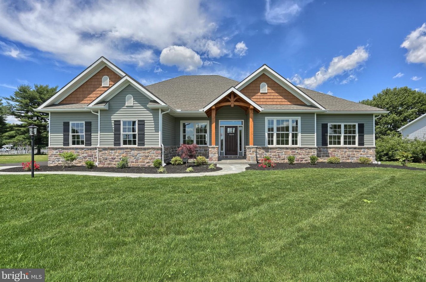 1664 Grace Ave, Lebanon, PA 17046-1529