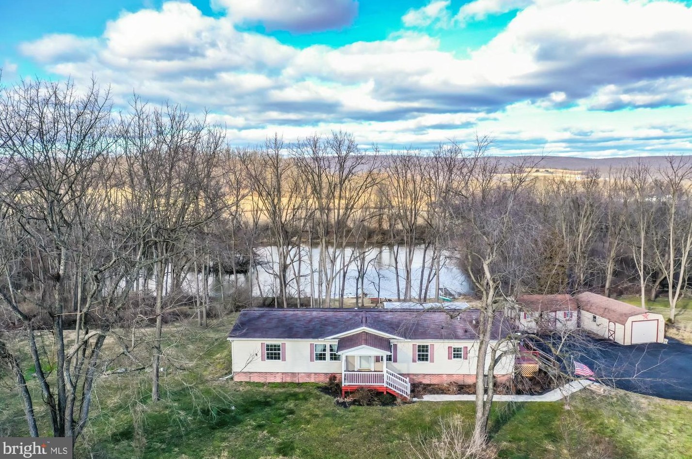 19 Huckleberry Rd, Bordnersville, PA 17038-8111