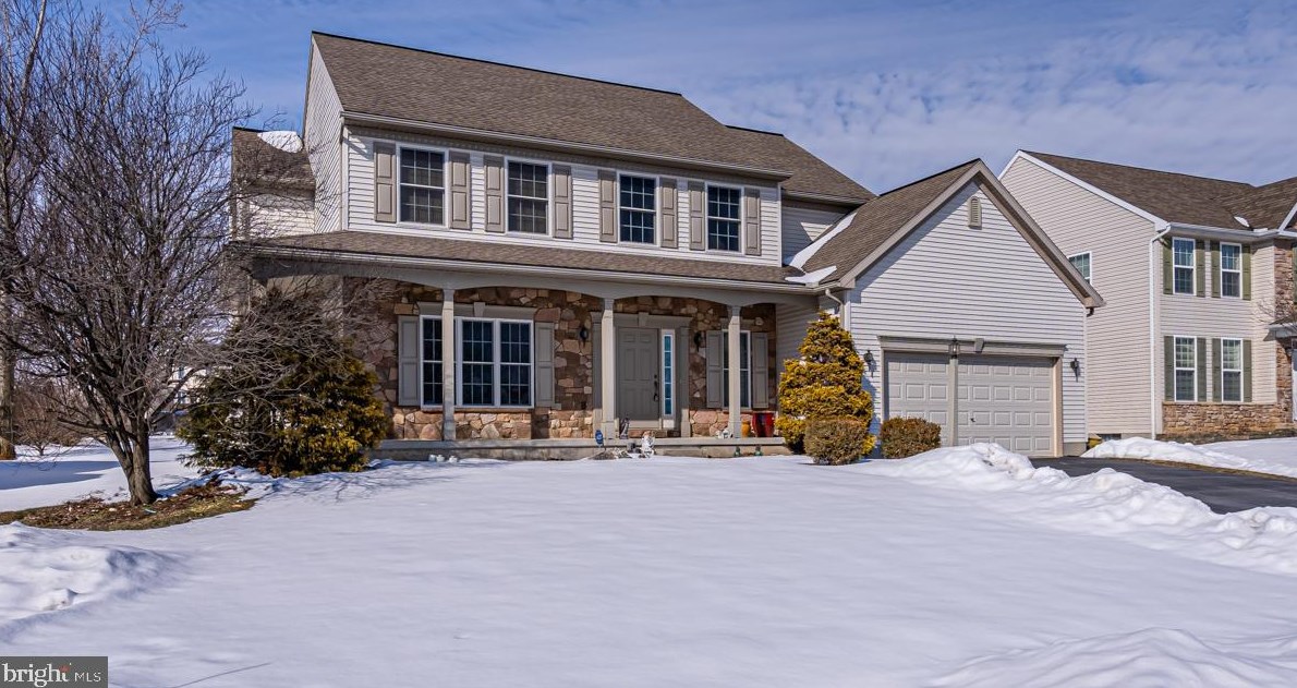 215 White Oak Cir, Lebanon, PA 17042-9486