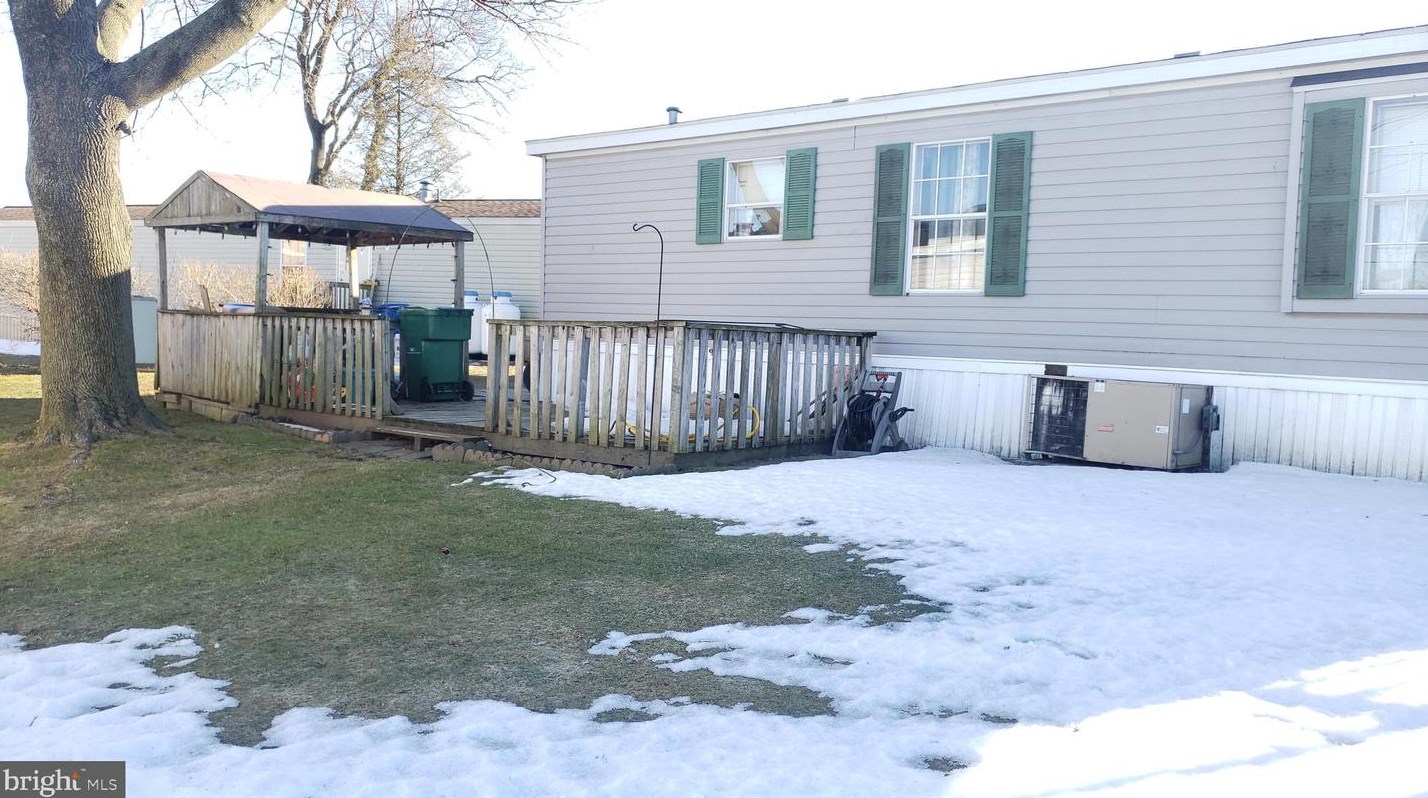 23 Green Acres Trailer Ct, Lebanon PA 17046-9222 exterior