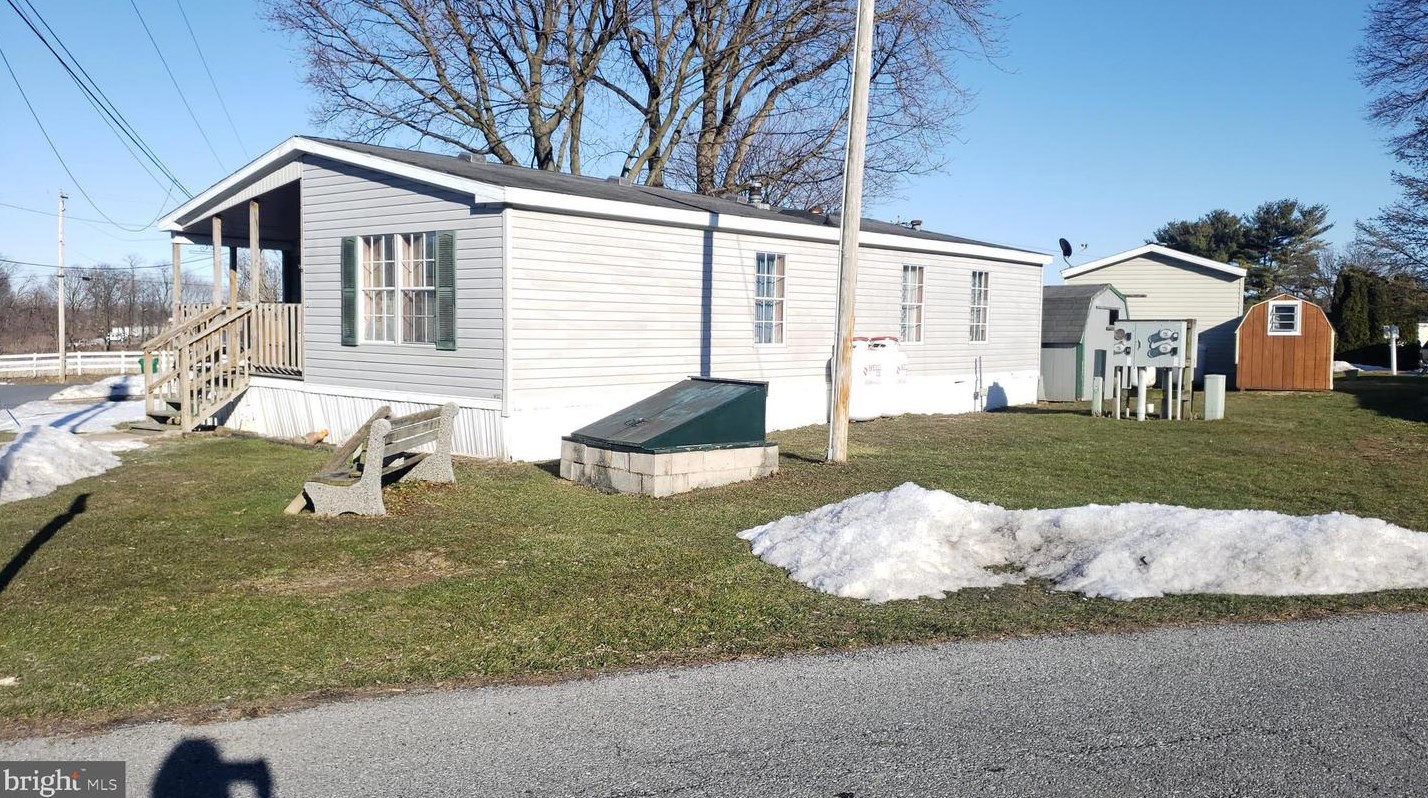 23 Green Acres Trailer Ct, Lebanon PA 17046-9222 exterior