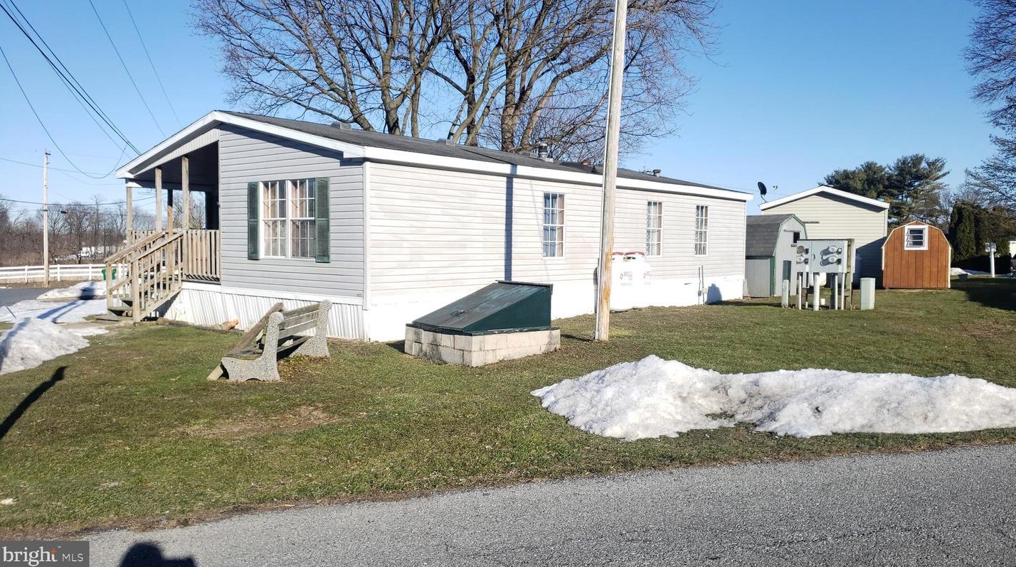 23 Green Acres Trailer Ct, Lebanon PA 17046-9222 exterior