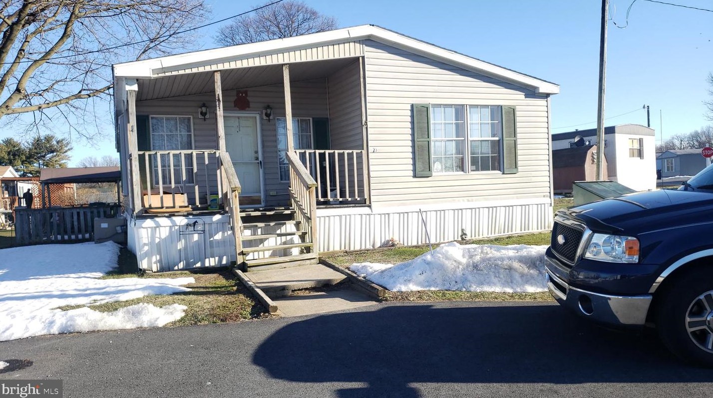23 Green Acres Trailer Ct, Lebanon PA 17046-9222 exterior
