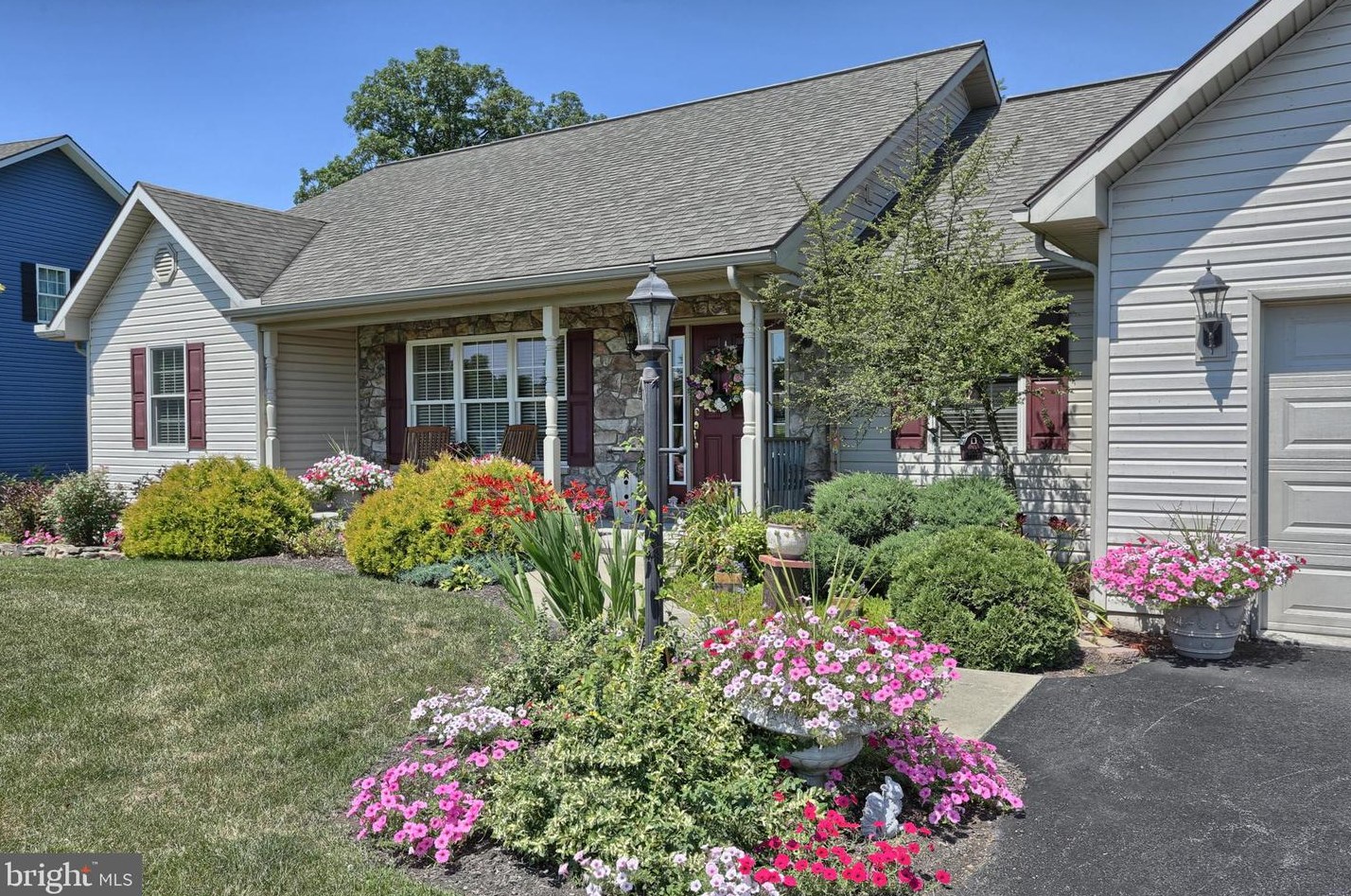 1508 Rolling Meadow Rd, Lebanon, PA 17046-1516