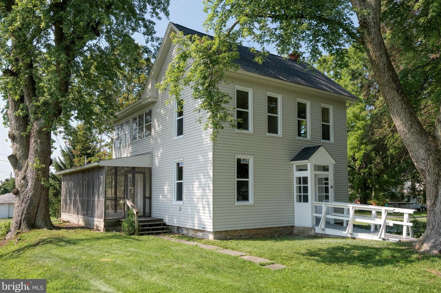 16 Summit St, Bellegrove, PA 17003-1258