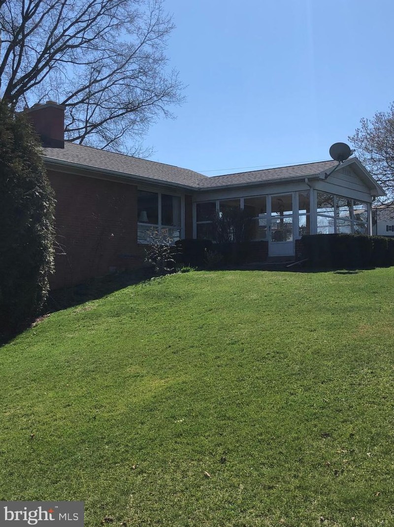 301 Kauffman Rd, Bellegrove, PA 17003-9042