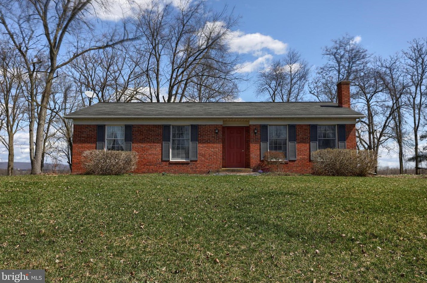 11 Old Canal Dr, Bellegrove, PA 17003-8524