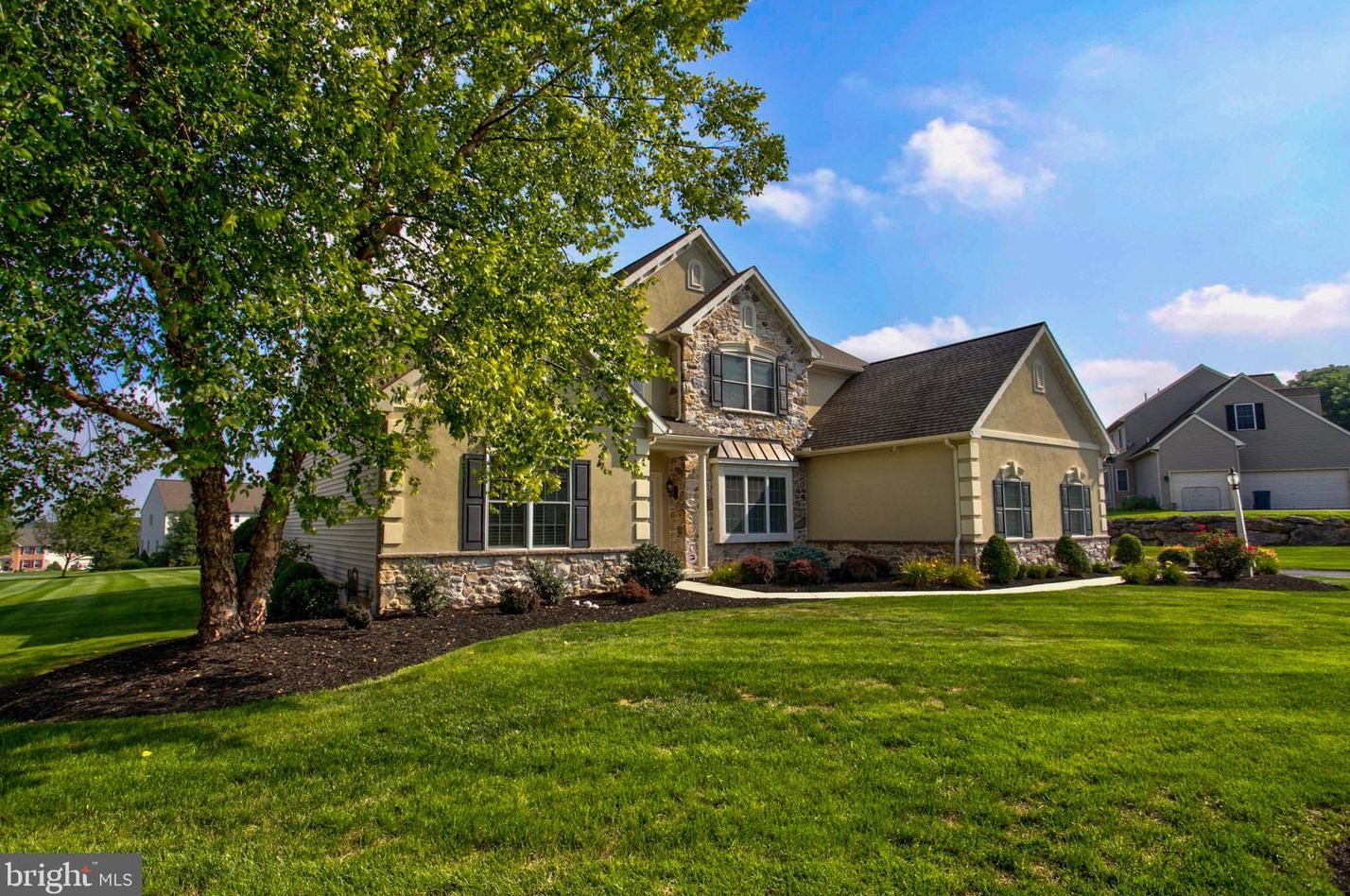 932 Meadowood Cir, Lebanon, PA 17042-8925