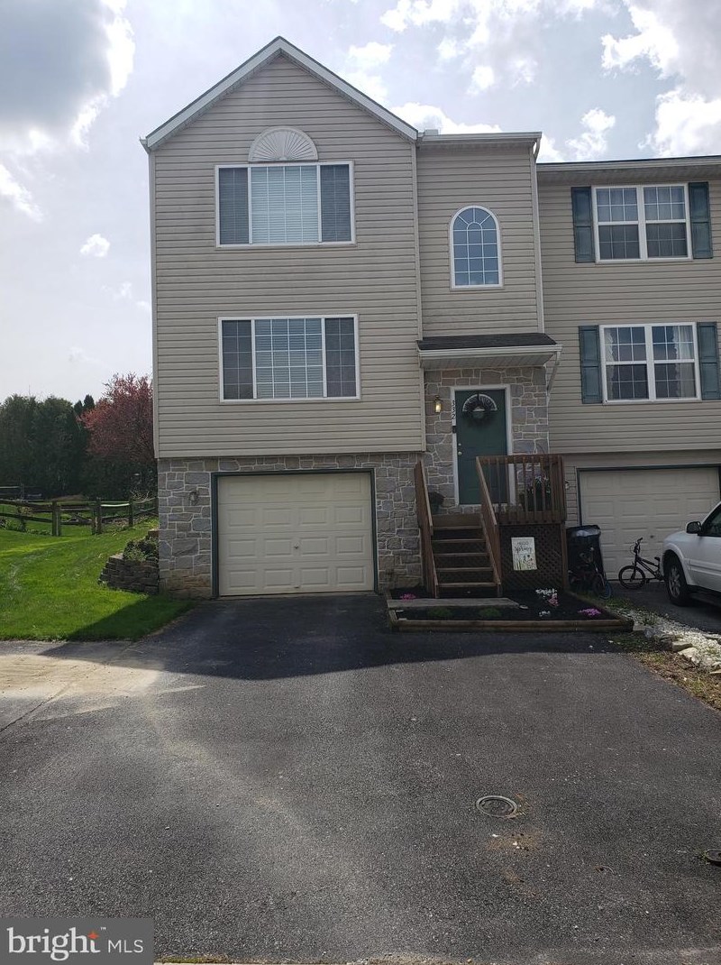 332 Pamela Ln, Lebanon, PA 17042-8948