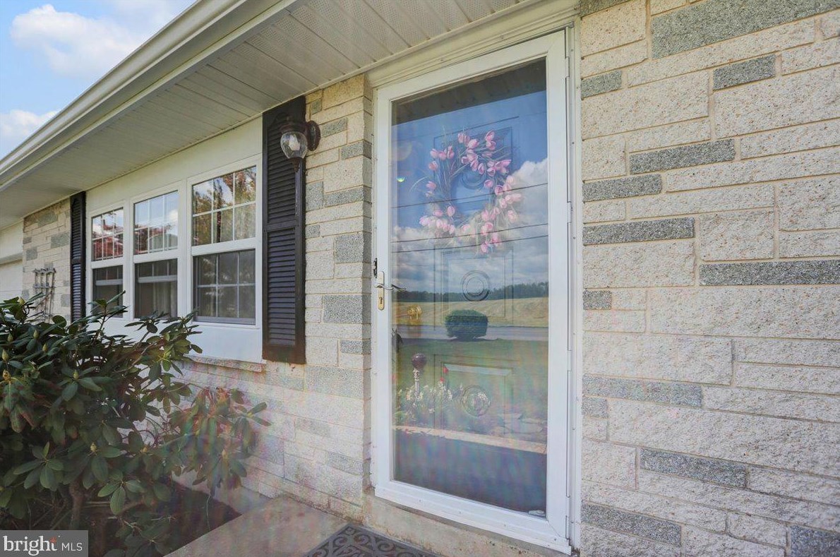 188 Heffelfinger Rd, Lebanon, PA 17046-9223