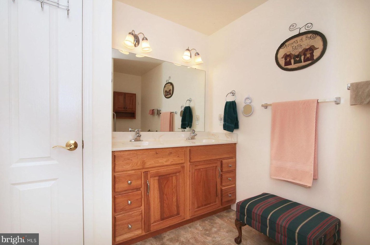 1047 English Dr, Lebanon PA  17042-9267 exterior