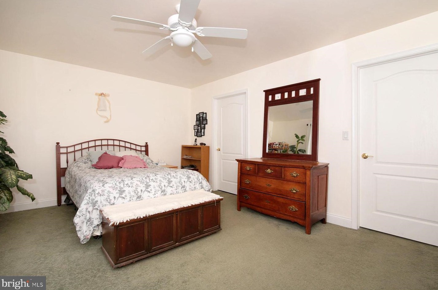 1047 English Dr, Lebanon PA  17042-9267 exterior
