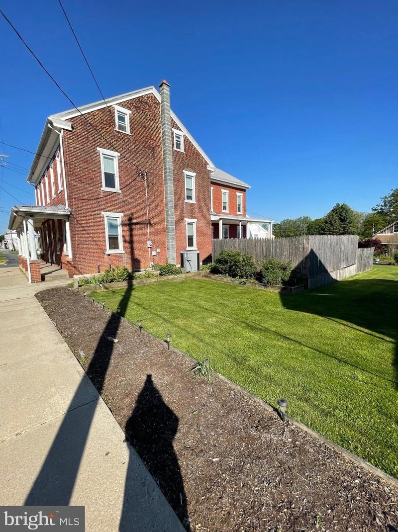 203 Main St, Stricklerstown, PA 17073-9252