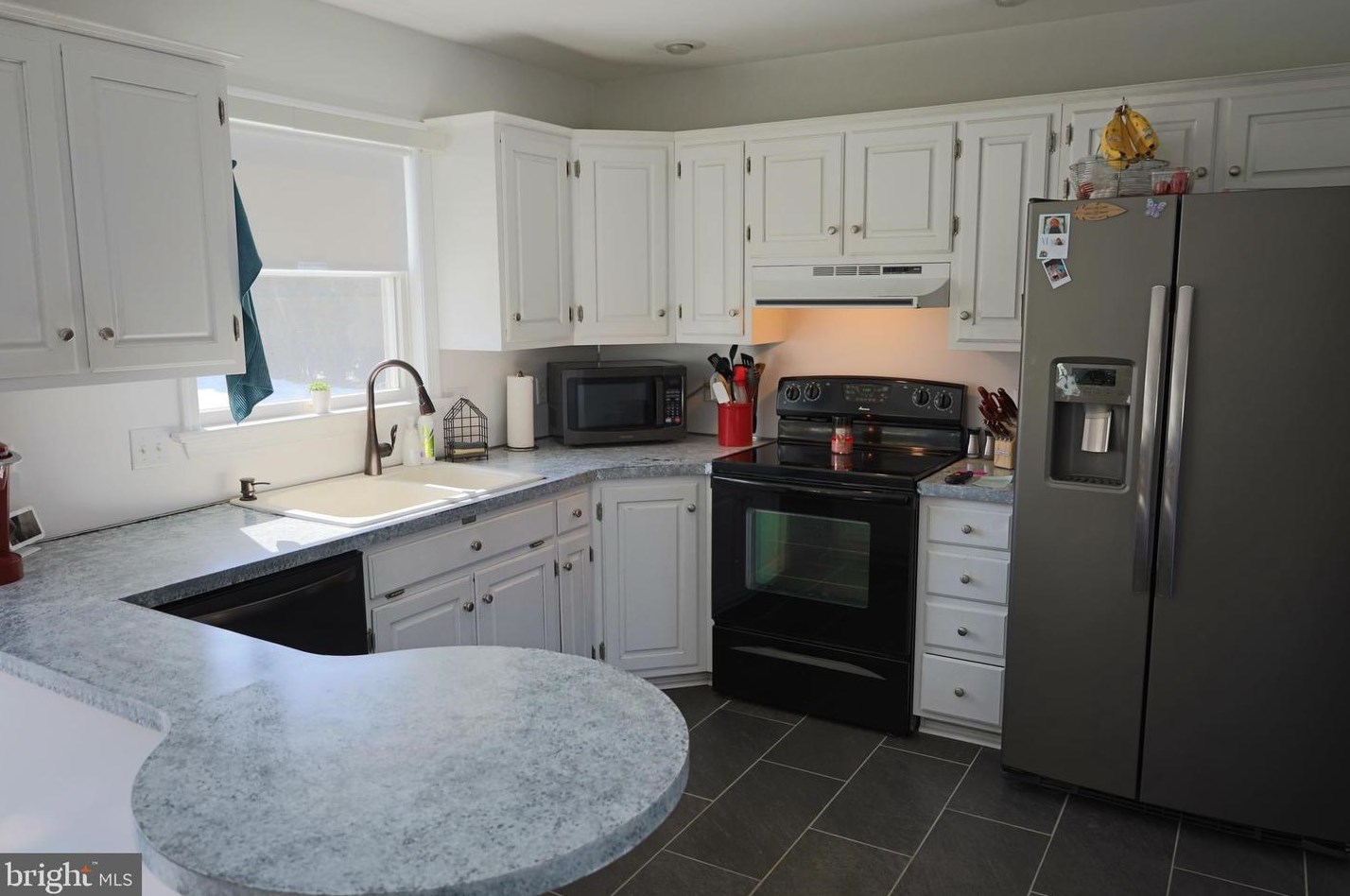 6 Palm Ln, Lebanon, PA 17042-9113
