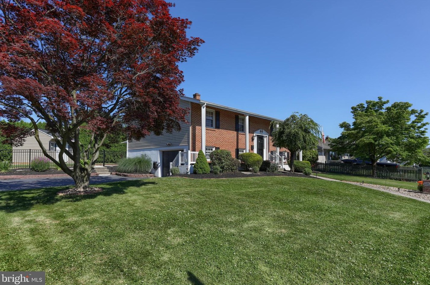 748 Suzanne Dr, Lebanon, PA 17046-8268