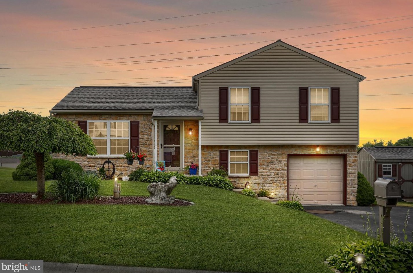 57 Brookfield Dr, Lebanon, PA 17046-1882