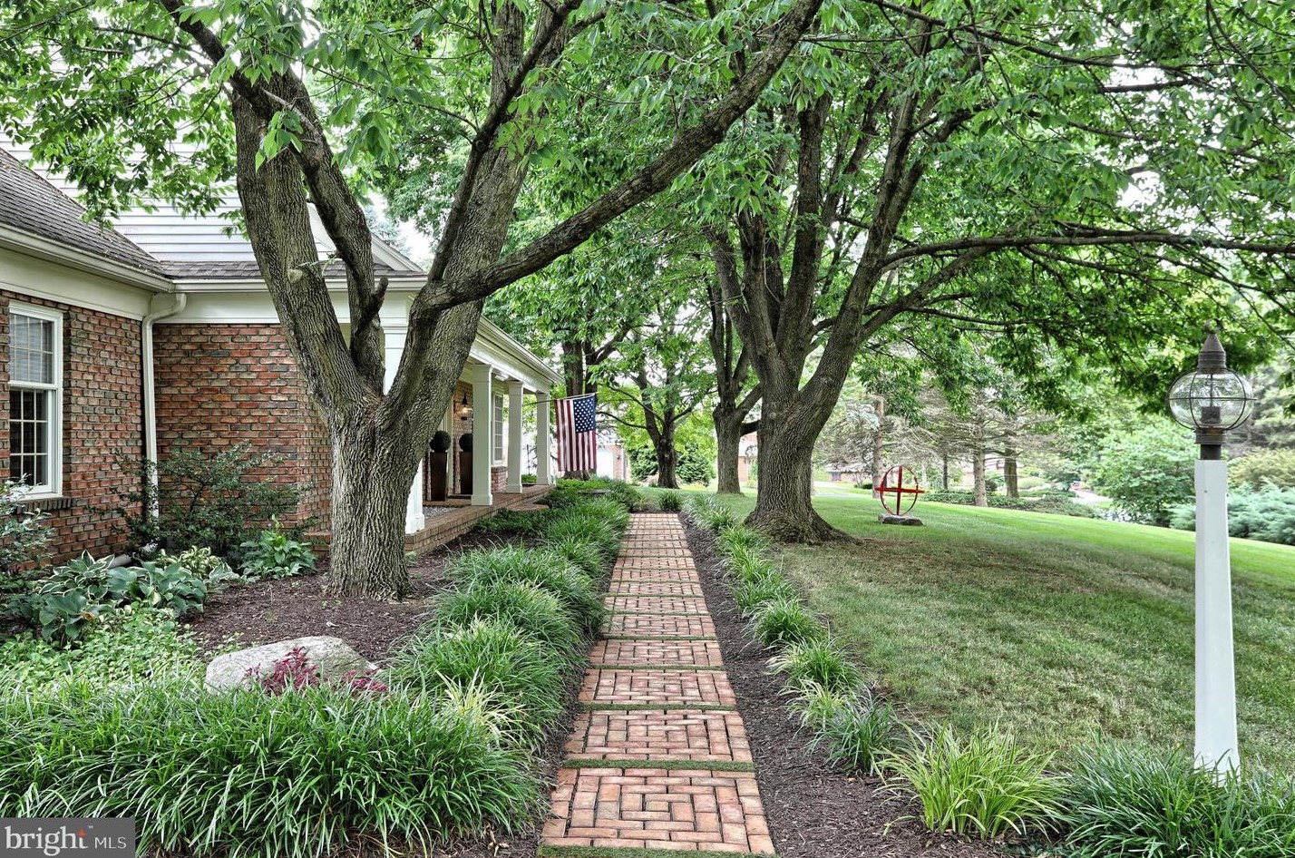 830 Tudor Ln, Lebanon, PA 17042-6406