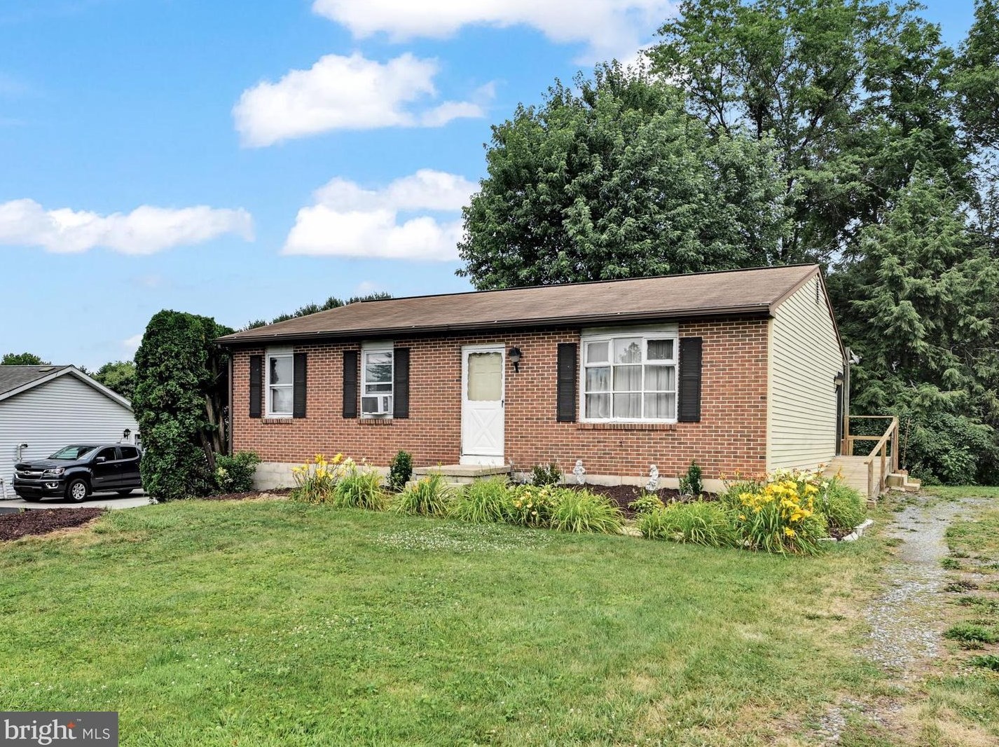 1310 Jill Ann Dr, Lebanon, PA 17042-8837