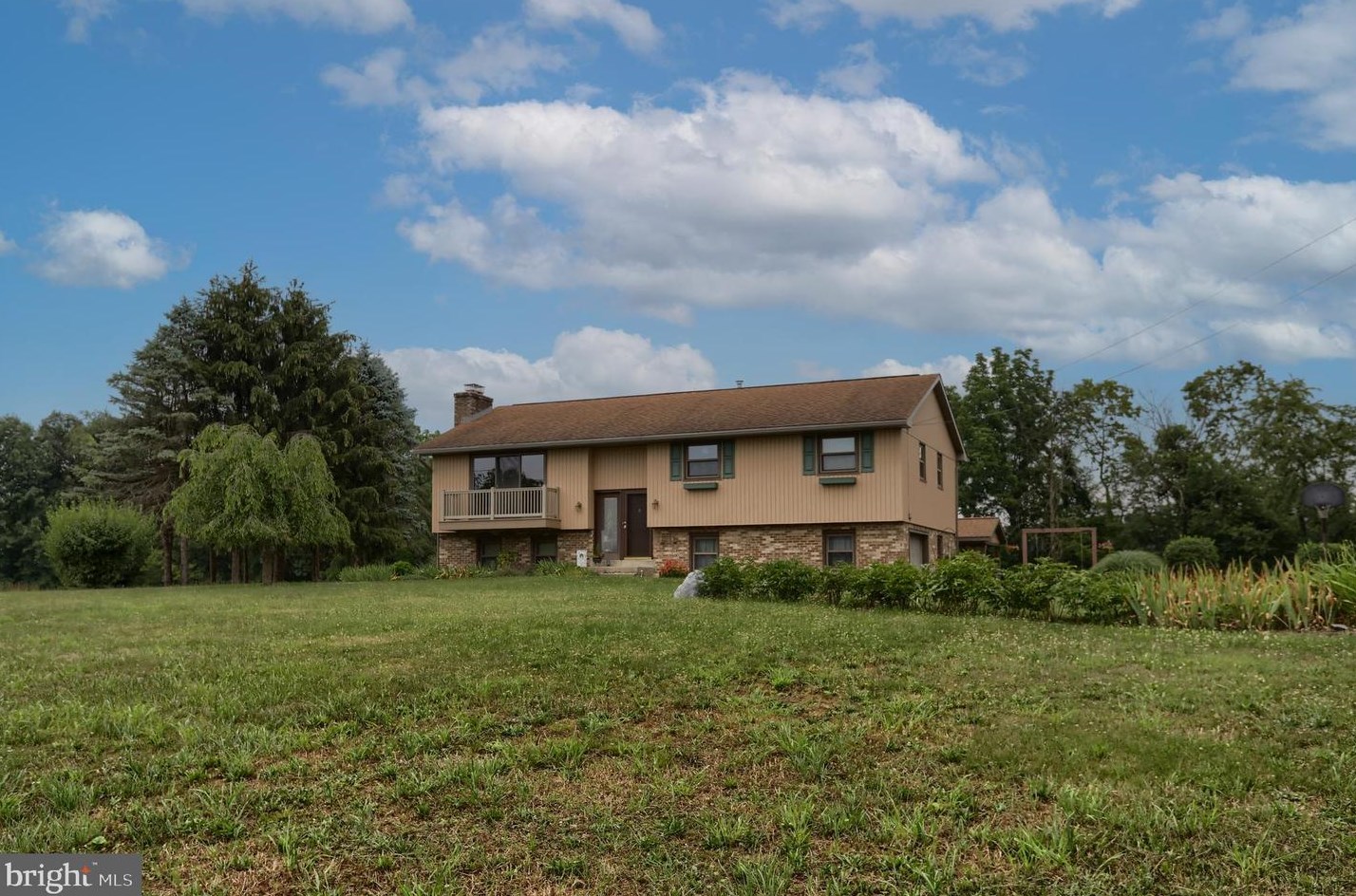 379 Lewis Rd, Bellegrove, PA 17003-9142
