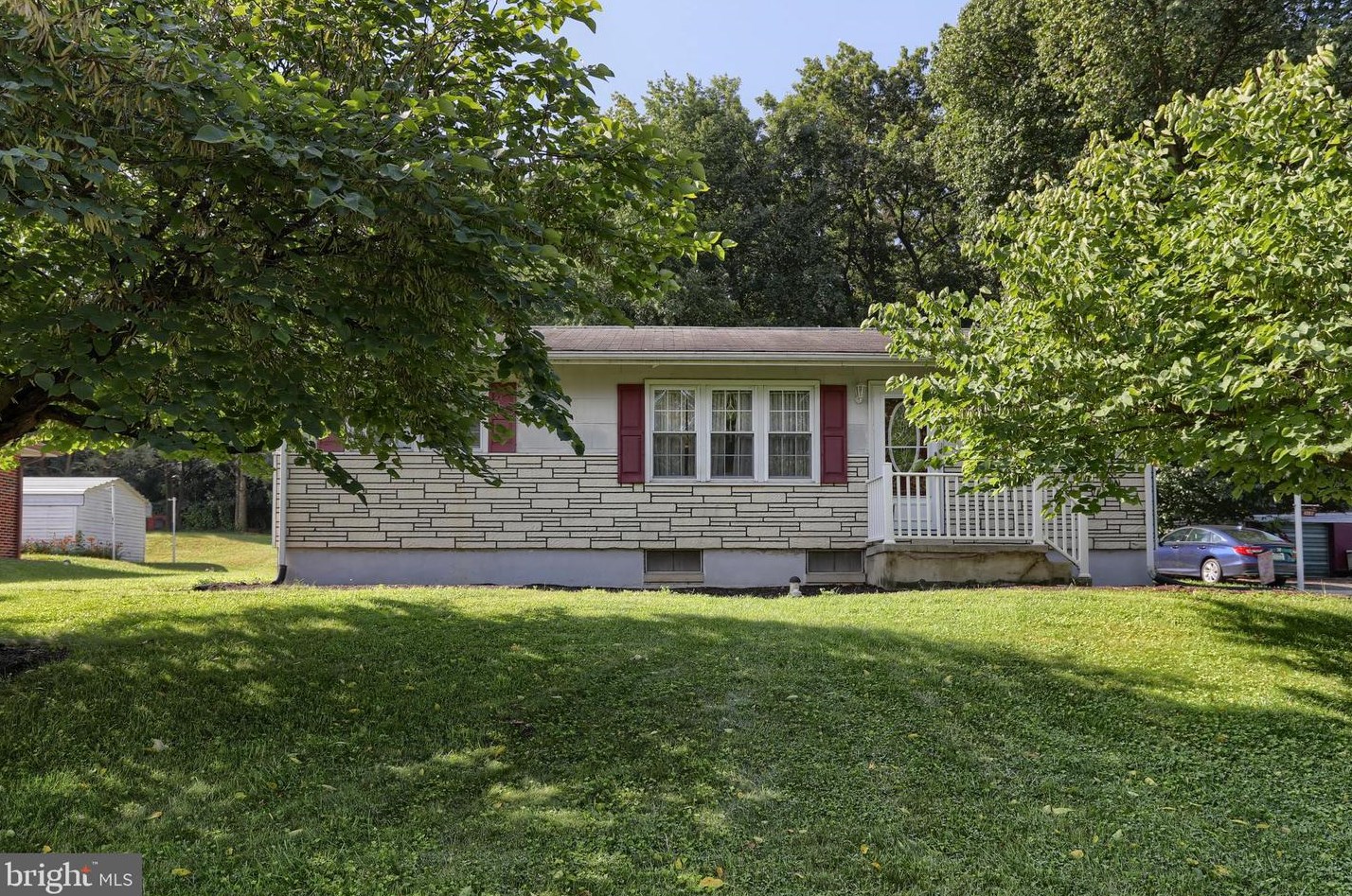 2416 Long Ln, Lebanon, PA 17046-1708