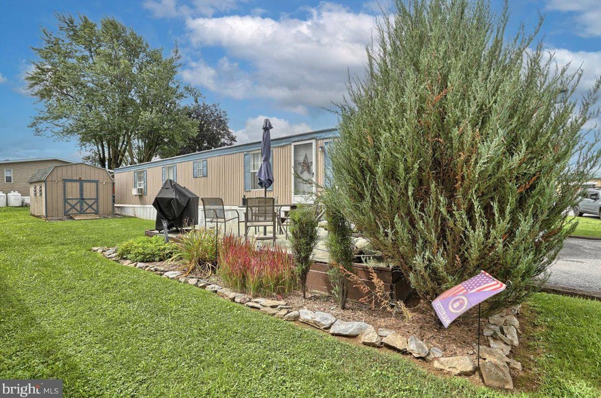 64 Green Acres Trailer Ct, Lebanon, PA 17046