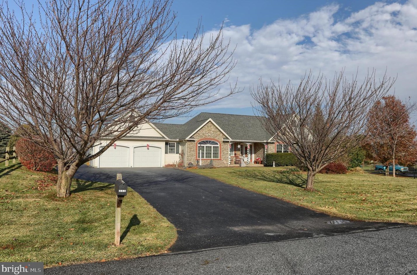 111 Country Ln, Richland, PA 17087-9764