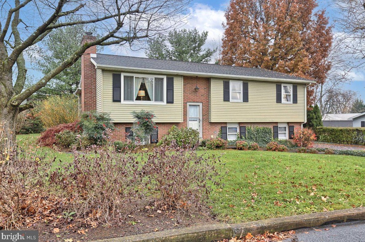 1622 Greenwood Dr, Lebanon, PA 17046-2001