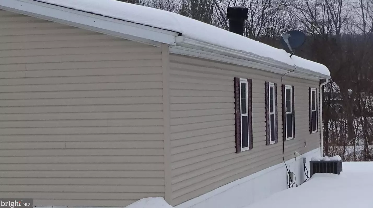 7 Meadowview Dr, Paradise Park, PA 17068-9768