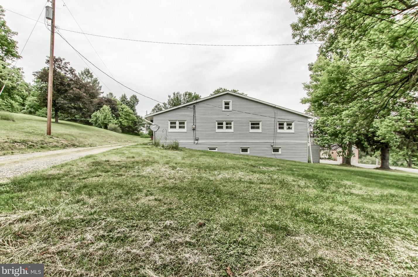 1592 New Bloomfield Rd, Paradise Park, PA 17068