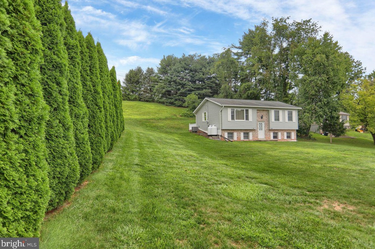755 Green Hill Dr, Wila, PA 17074-8870