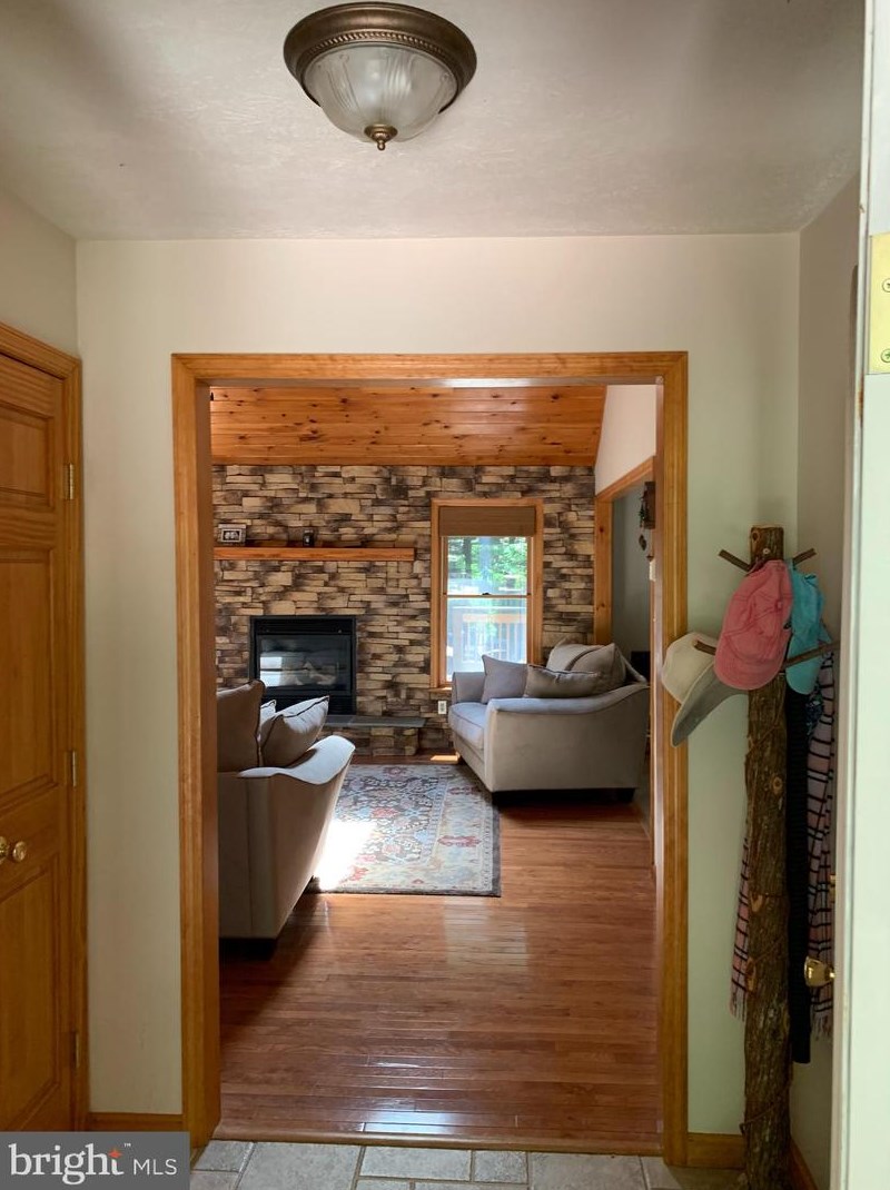 19 Delaware Dr W, Hazle Township, PA 18202