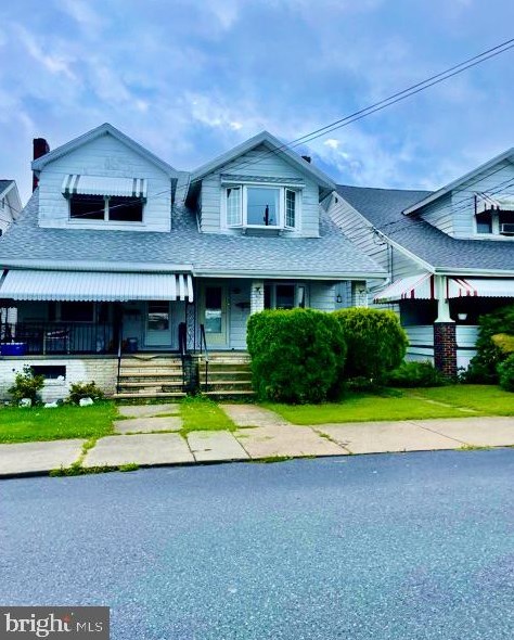 132 3rd St, Frackville, PA 17931-1636