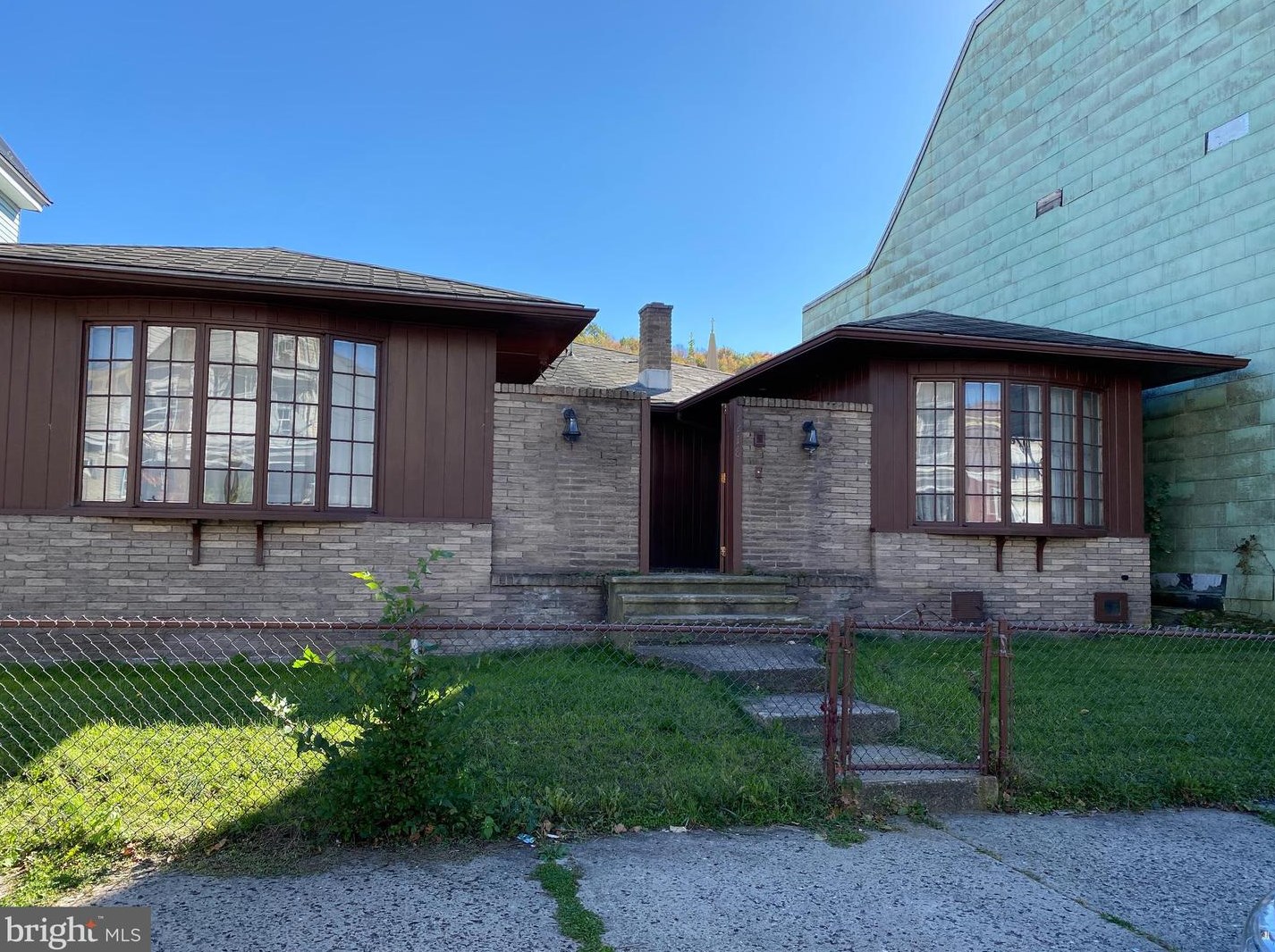 216-218 W Mahanoy, Glendon, PA 17948