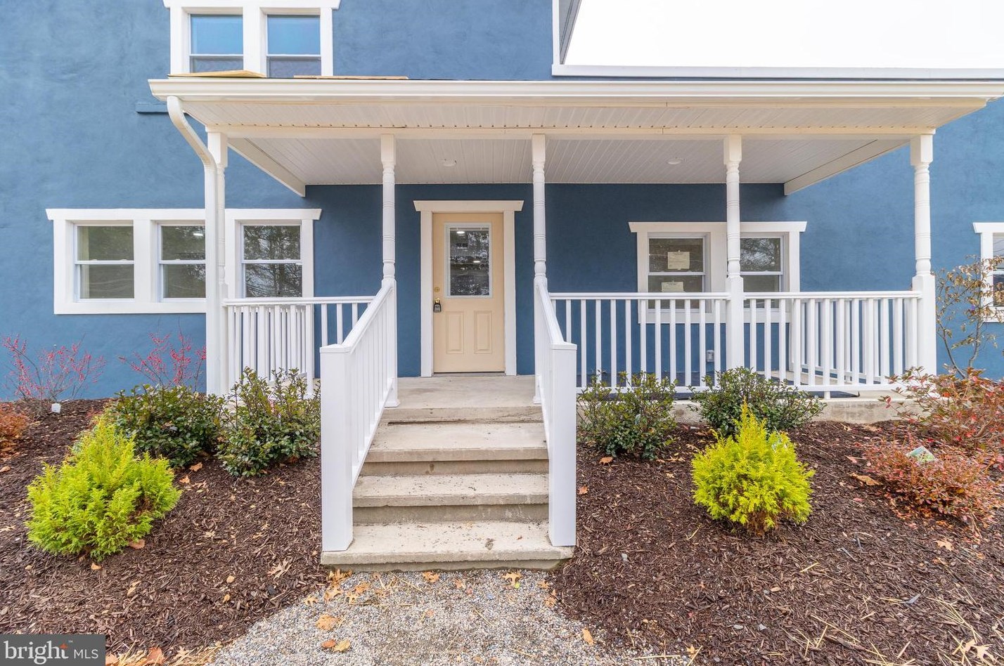 1104 Penn Dr, Hometown, PA 18252
