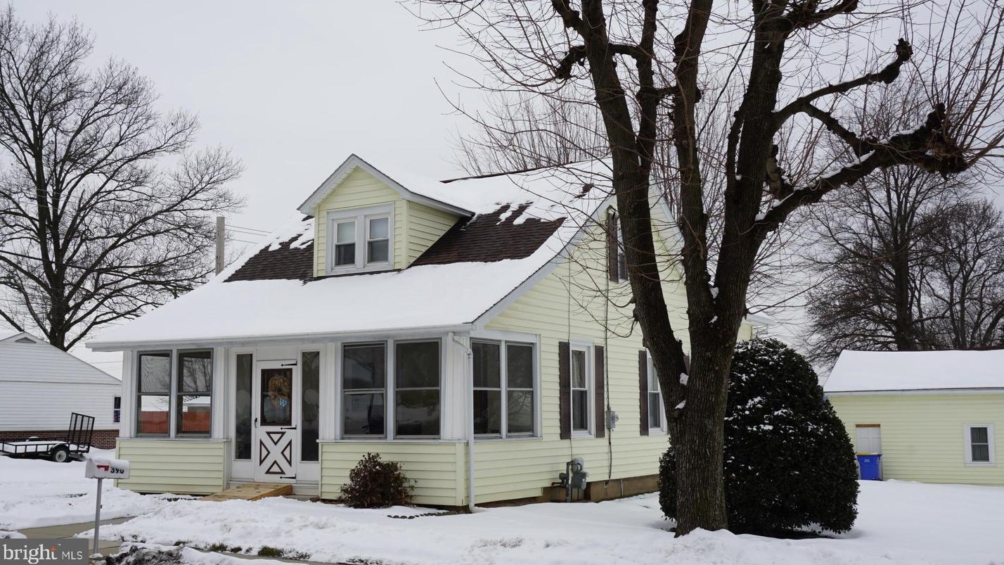 390 York St, Strinestown, PA 17345-1609