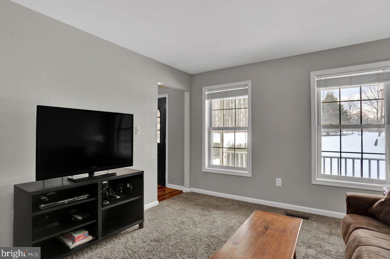 393 Kunkle Rd, Fawn Grove, PA 17321-9432
